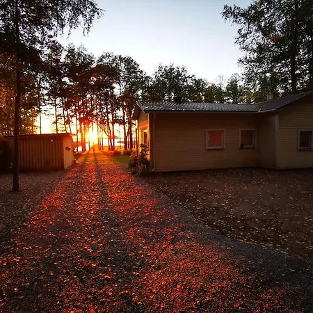 Vakantiehuis Hide In The Nature - Cozy Lakeside Saunacottage Rannakula (Tartu)
