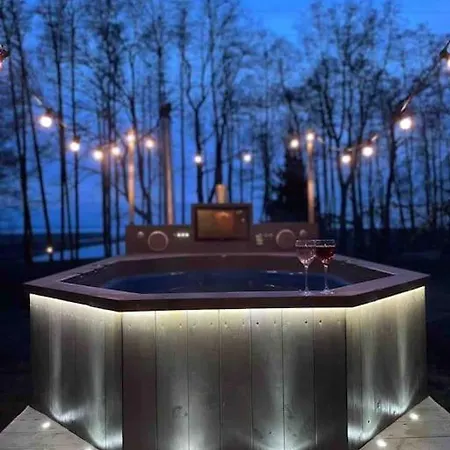 Vakantiehuis Hide In The Nature - Cozy Lakeside Saunacottage Rannakula (Tartu)